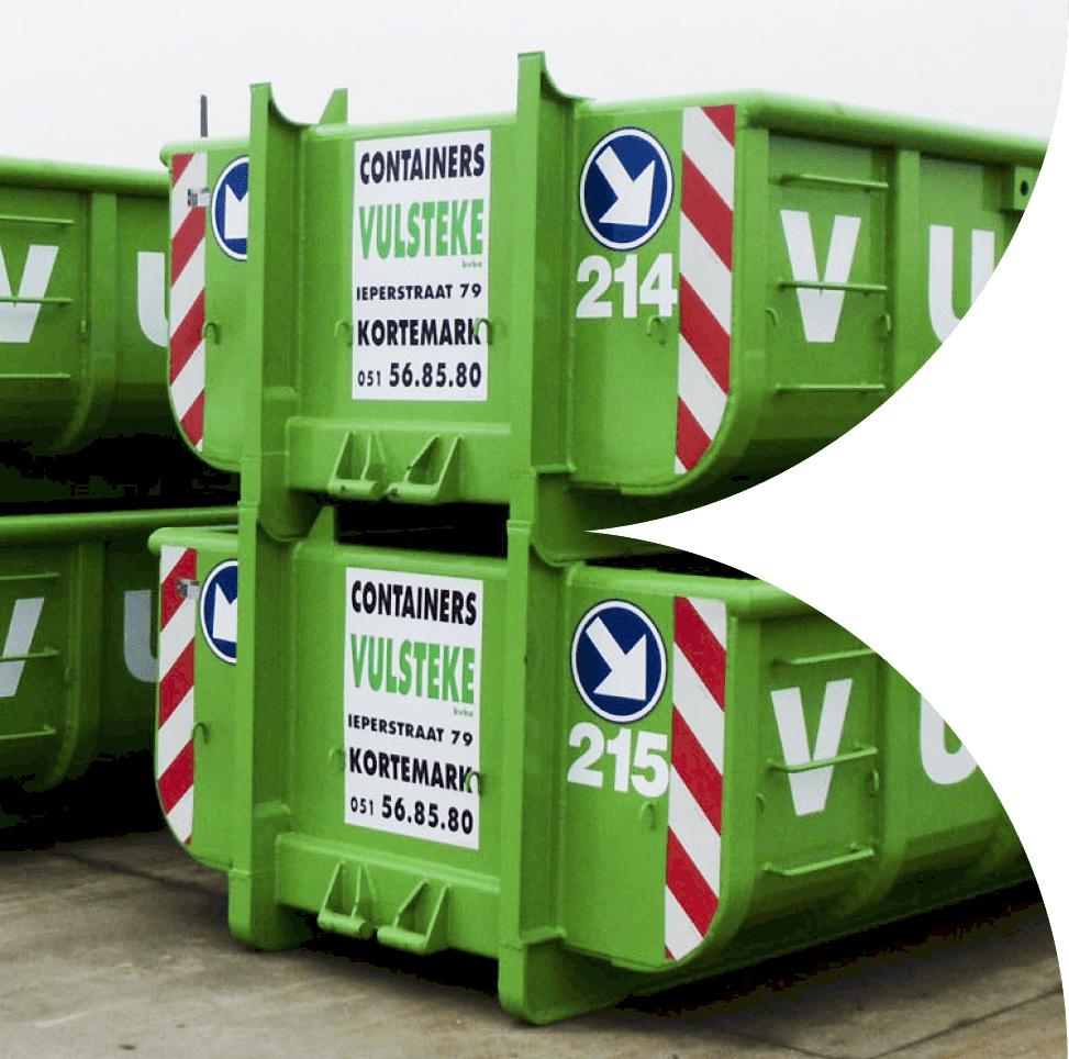 Twee groene, gestapelde Vulsteke containers in zijaanzicht